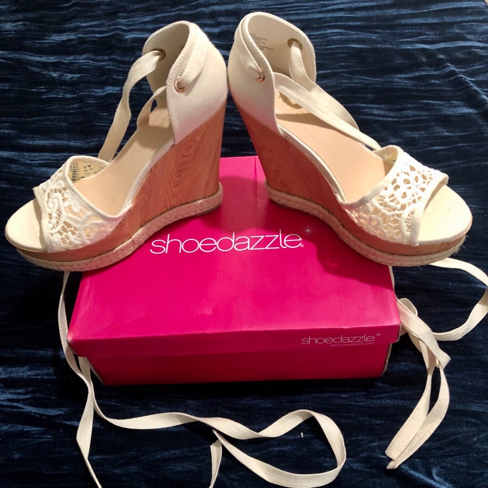 NWT Shoedazzle lynzzy cream platform  wedge
